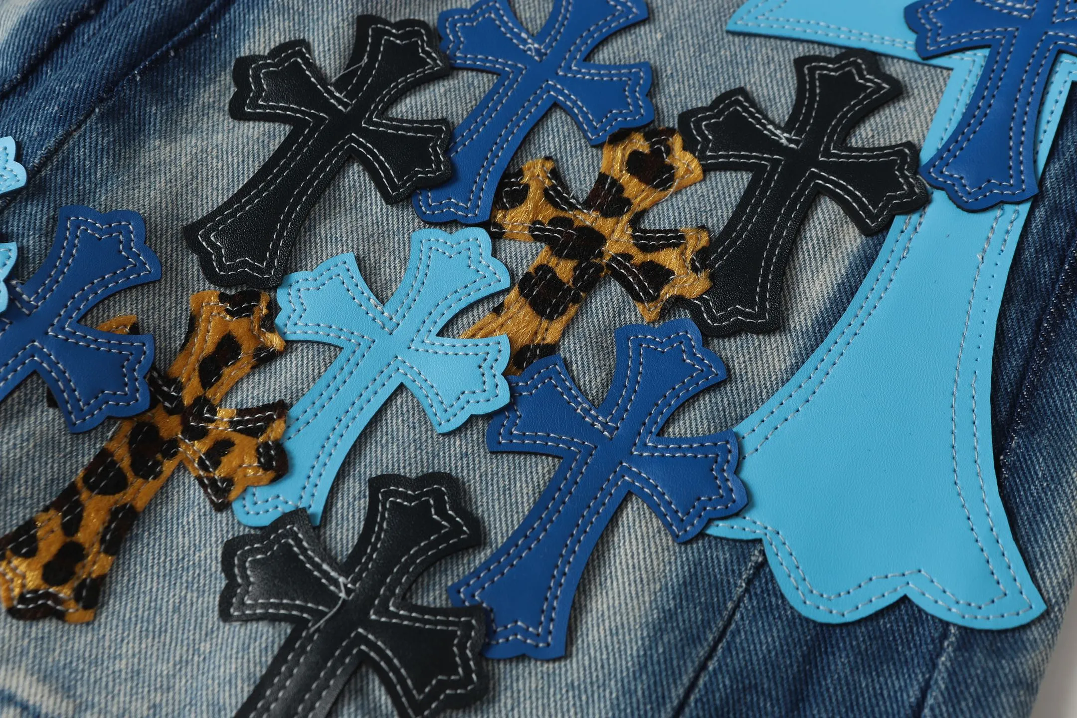P300 cross-border quantity model, please do not place an order if you are pursuing quality - Chrome Hearts/Chrome Heart Cross✝️Applied leather embroidered washed jeans trousers casual pants flared pants -High weight, high density and high quality. The wool is soft, delicate and skin-friendly. It feels soft and silky. It has excellent warmth and skin-friendly properties. -Size: 28 30 32 34 36